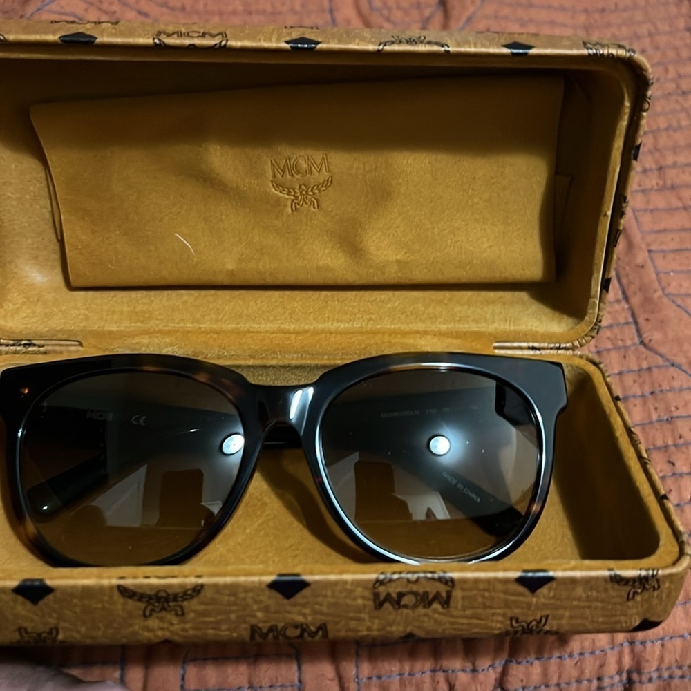 Sunglasses - Picture 2 of 6